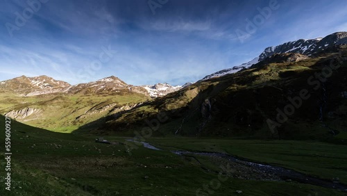 Timelapse coucher de soleil sur les montagnes pyrénées 4K