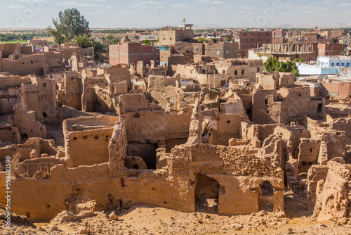 Old and new houses in Mut town in Dakhla oasis, Egypt