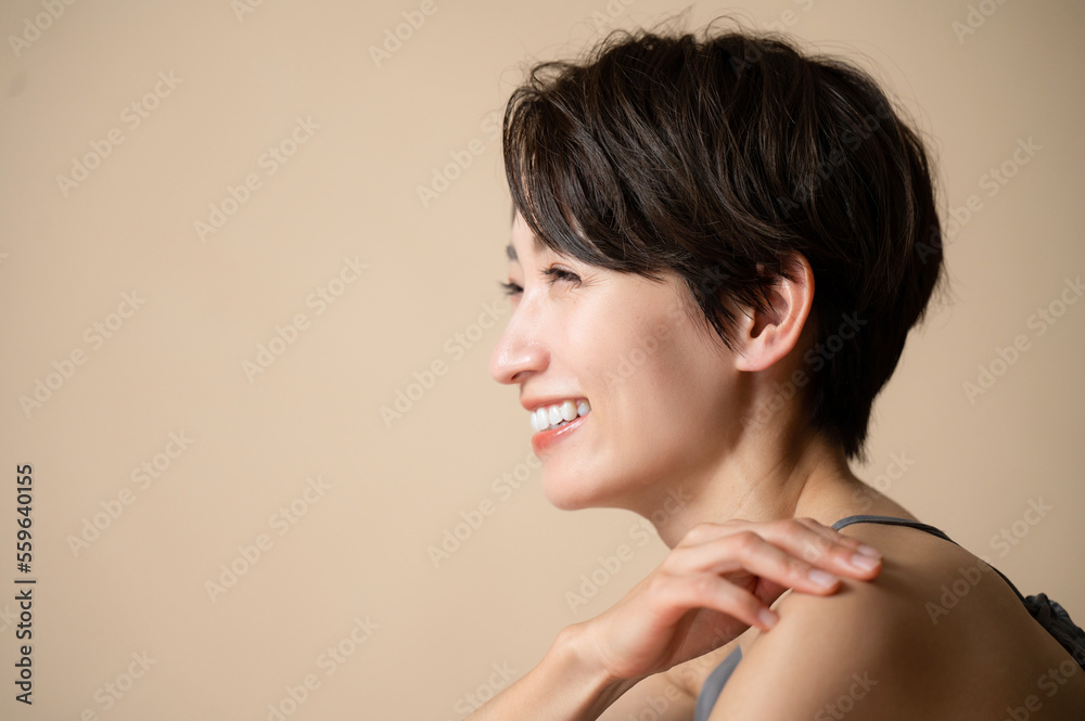 美しい大人の女性の美容イメージ 横顔 美しい大人の女性の美容イメージ 横顔