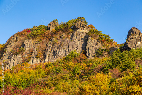  紅葉の霊山＜福島県＞奇岩群
