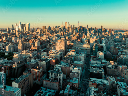 New York City skyline panorama at sunset. Manhattan building on horizon  clear sky