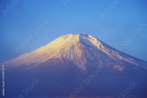早朝の富士山 © ayatomosyun