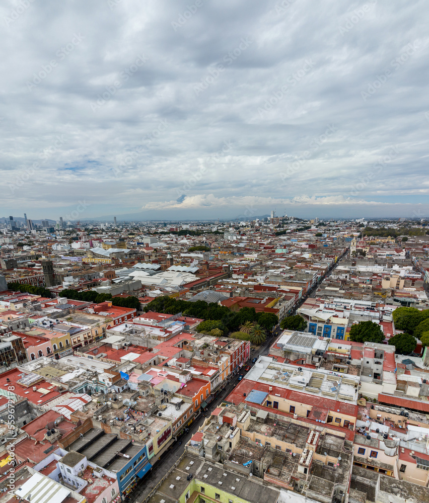 Obraz premium Beautiful aerial view of the city of Puebla in Mexico.