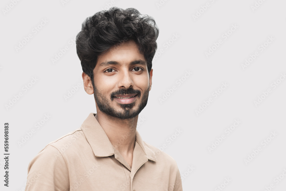 Obraz premium Closeup portrait of handsome smiling young man. Joyful cheerful men studio shot. Isolated on gray background