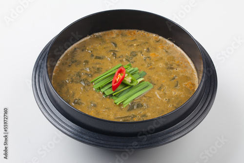 Boil the loach and strain it through a sieve, then dissolve the soybean paste in water and boil it with the broth. photo