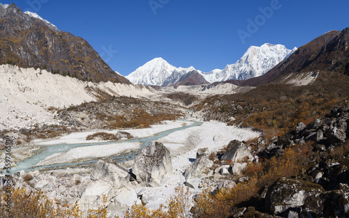Landscape with snow and ice on the Manaslu circuit trek in Nepal