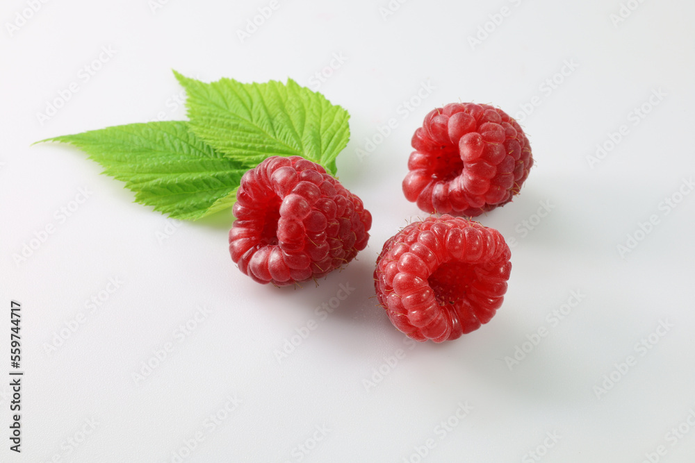 raspberries on a white background, maliny - obrazy, fototapety, plakaty 