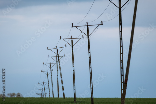 Linia energetyczna, kable przesyłowe © Waldemar