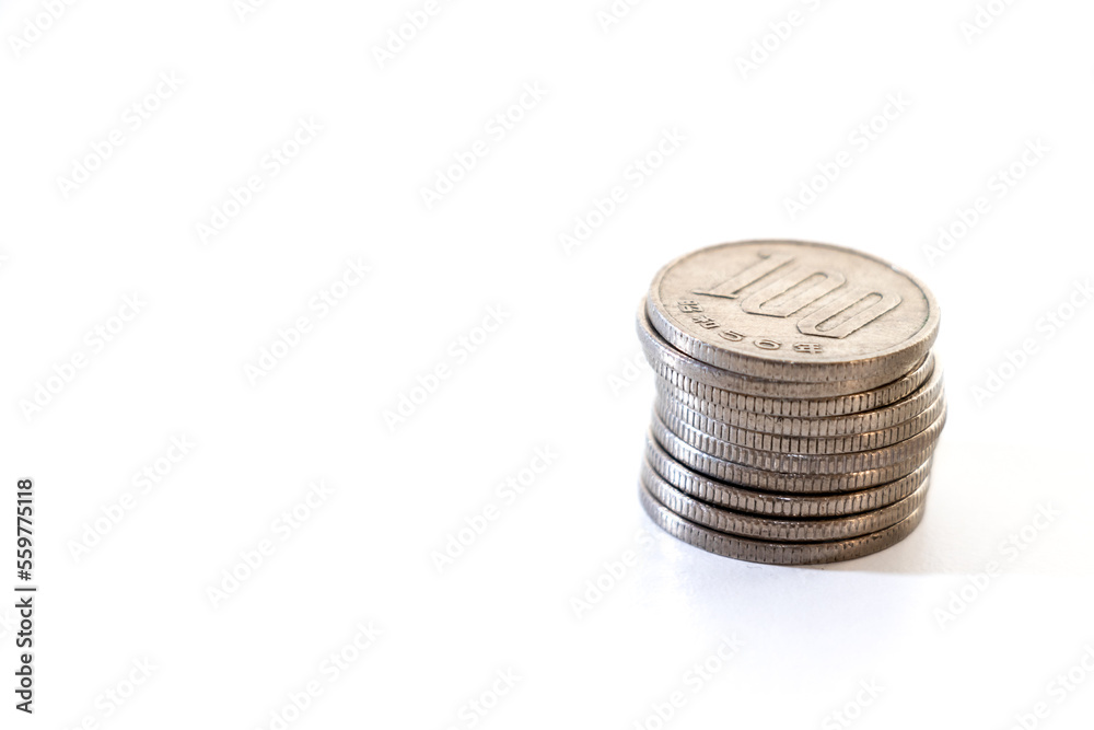 積み上げられた百円硬貨 積み上げられた百円硬貨
