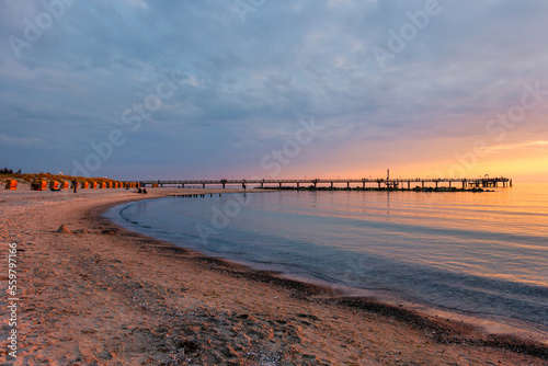 stimmungsvoller Sonnenuntergang am Strand Ostsee