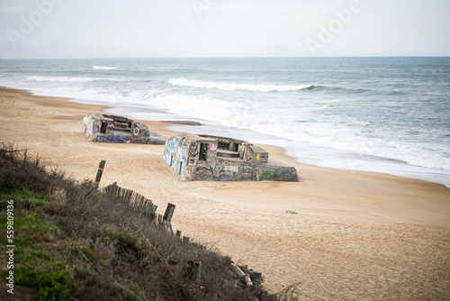 Plage de Labenne avec vu sur l'océan et les blockhaus dans les Landes en France photo