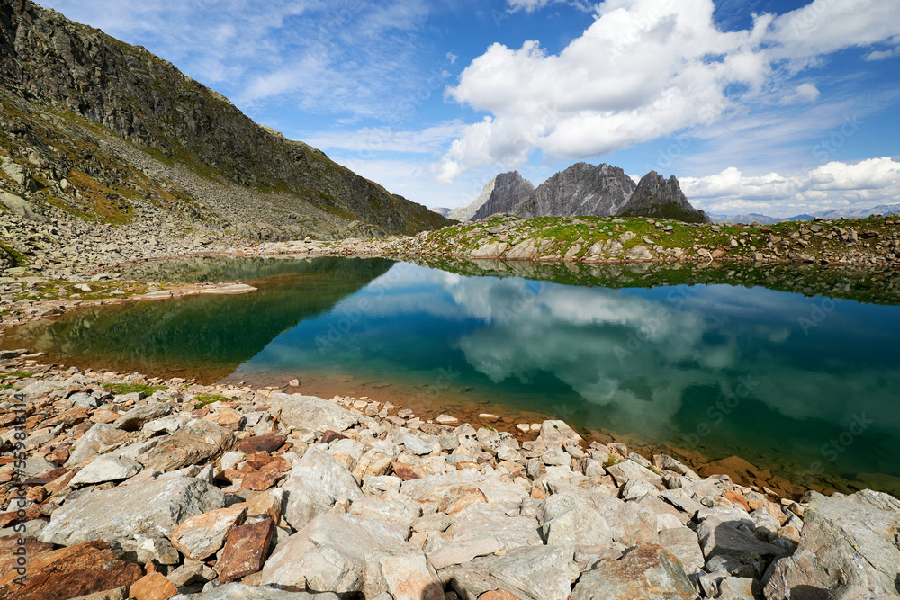 Fototapeta premium Alfaiersee, Stubaier Alpen, Österreich