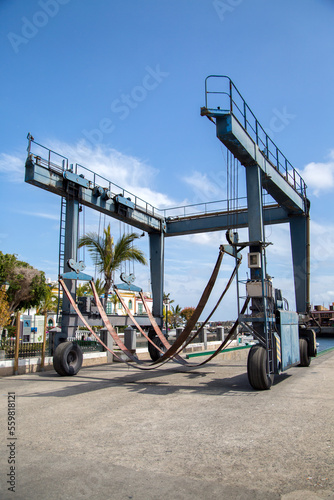Marine travel lift