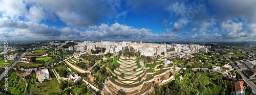 Vista aerea di Cisternino, nella valle d'itria in puglia