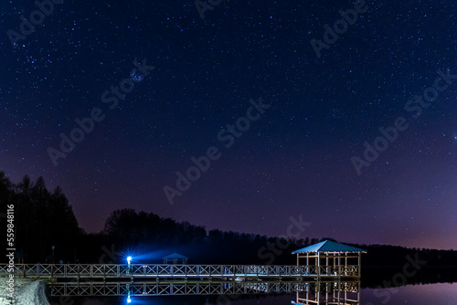 nocne jezioro aktorskie molo pomost