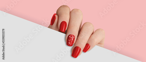 Canvastavla Woman's hand holding white paper. Fashionable red nail design