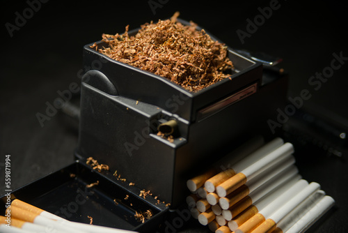 The process of putting tobacco into cigarette cases with a semi-automatic machine