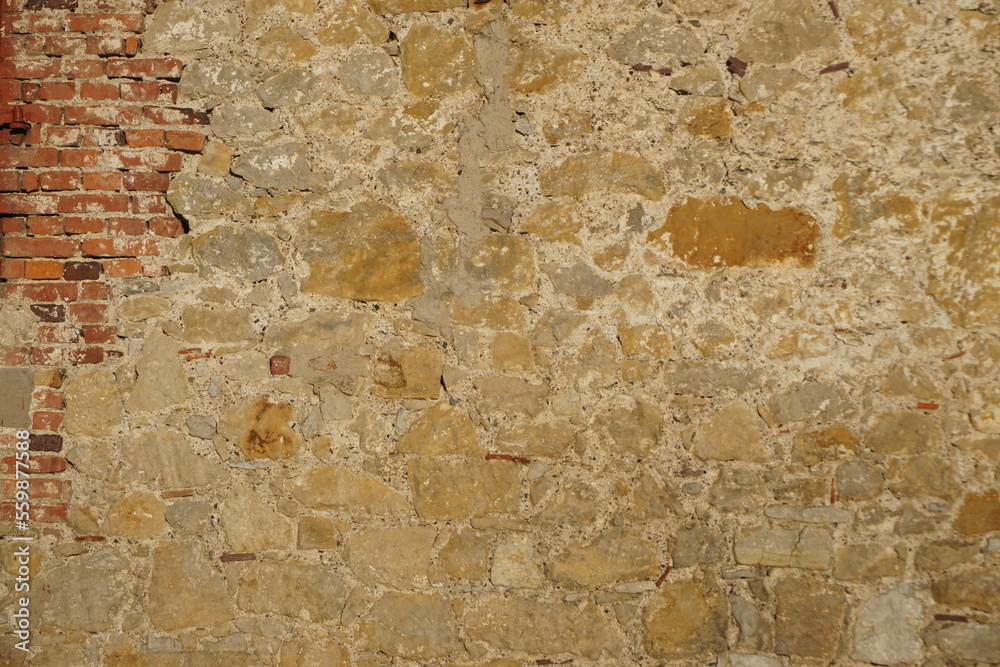 Alte verwitterte raue beigebraune Backsteinwand mit Muster