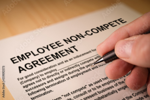 Slika na platnu Man signing an employee Non-compete agreement
