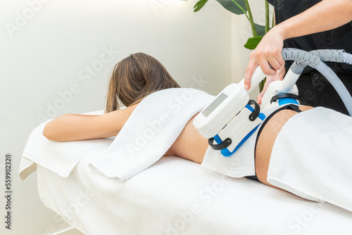 Therapist applying cryolipolysis treatment in beauty salon. Non-surgical fat reduction.High quality photo photo