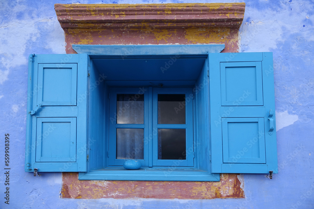 Fenster an einem Haus in Koskinou, Rhodos