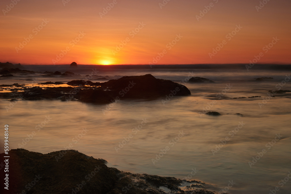 Atardecer en playa Atardecer en playa