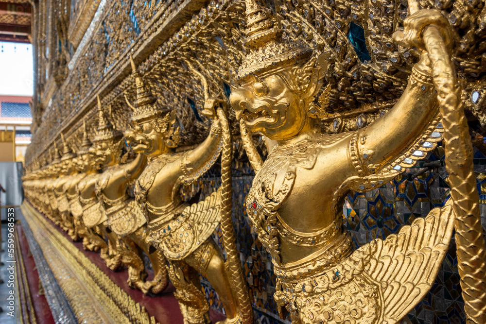 Garuda Naga golden garuda a sculpture that decorates the Buddhist temple.