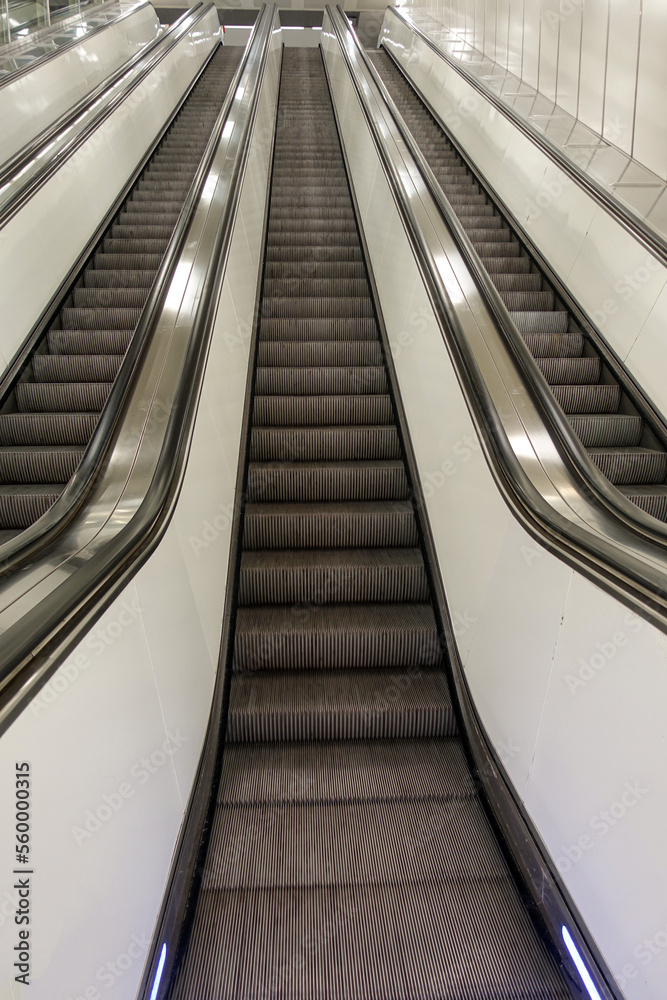 Rolltreppen aus der U-Bahn Station an der Linie U4 in Hamburg Rolltreppen aus der U-Bahn Station an der Linie U4 in Hamburg