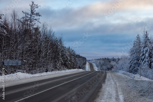 Winter road in Khanty-Mansiysk Autonomous Okrug –Yugra in Russia © Илья Юрукин