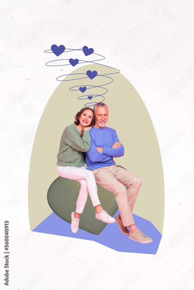 Obraz premium Vertical collage image of two idyllic aged people cuddle drawing hearts isolated on painted background