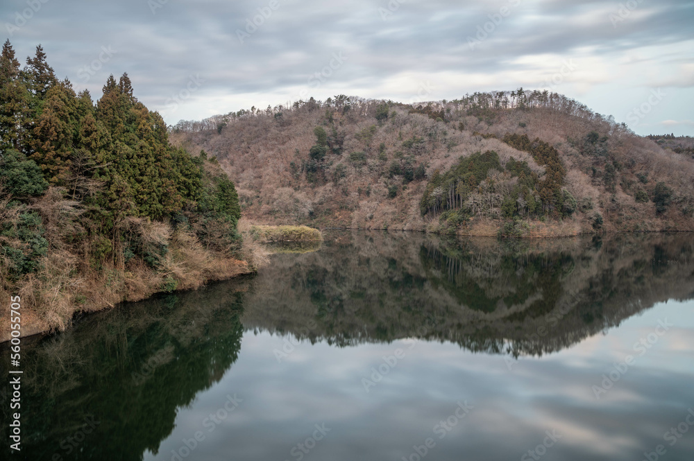 茨城県常陸大宮市　日の出直後の御前山ダムの風景