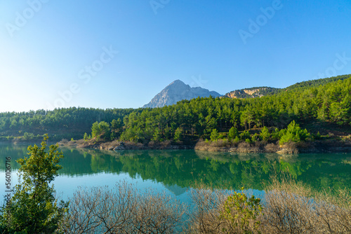 Scenic view of Doyran lake with reflection of mountains 