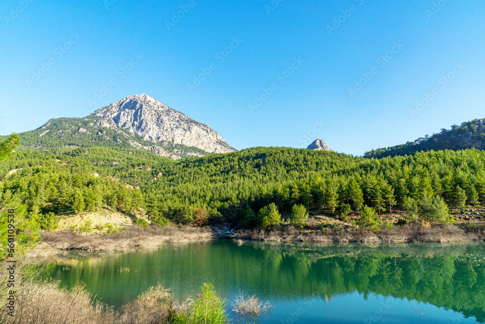 Scenic view of Doyran lake with reflection of mountains 