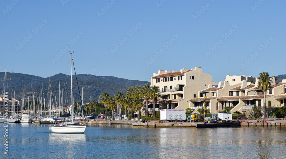 Port Grimaud hotel on the shore dock