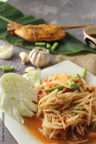 Papaya Salad, Thai food that is spicy, sour, is a dish in the northeast of Thailand.