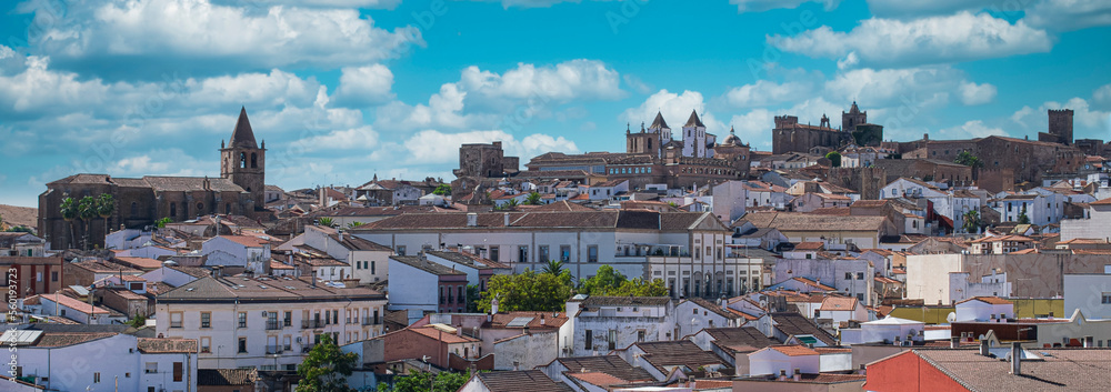 Vista panorámica desde el mirador Infanta Isabel de la ciudad de Cáceres, España
