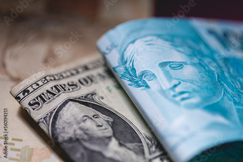 Dólar dos Estados Unidos e Real Brasileiro. Economia brasileira, câmbio e a inflação. Dinheiro, Brasil, Brl e USD.