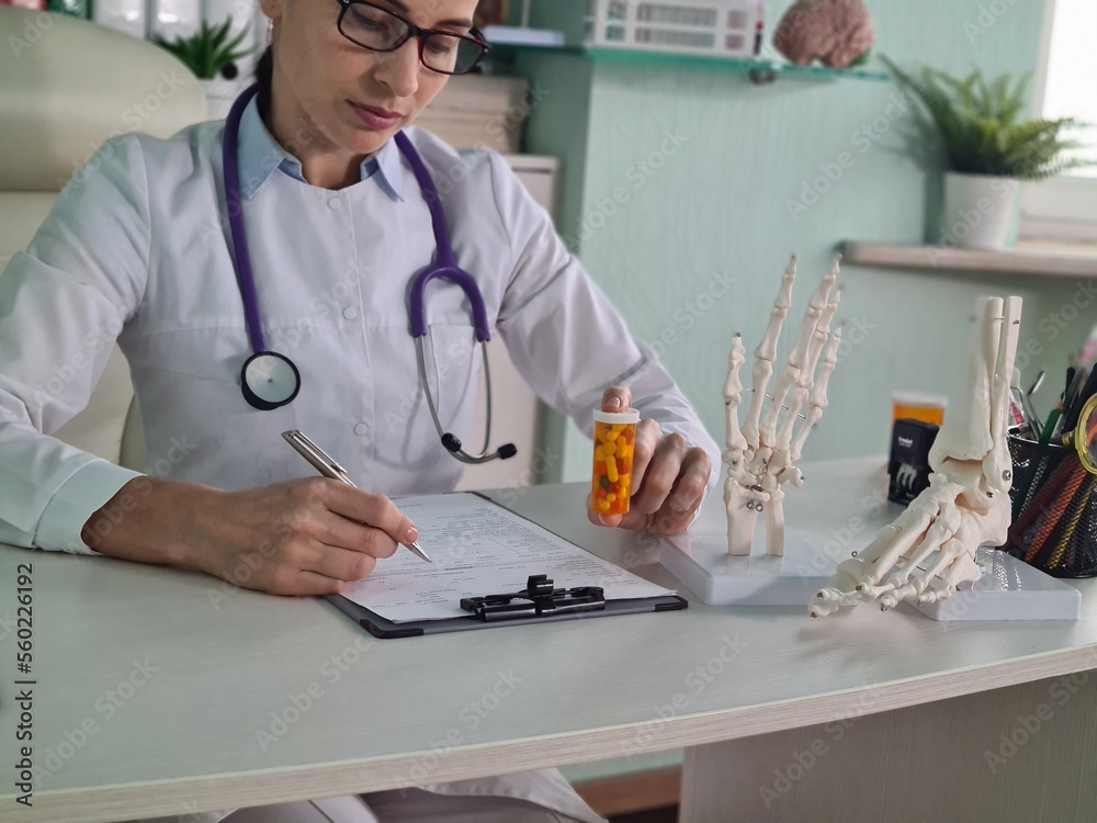 Pills in the hands of doctor traumatologist therapist and pain in joints Pills in the hands of doctor traumatologist therapist and pain in joints