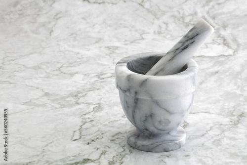Canvas Print Mortar and pestle on marble kitchen surface
