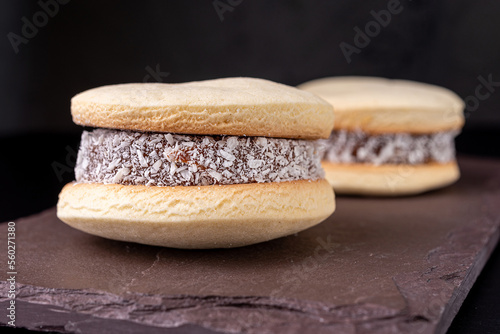 Alfajor de maisena argentino photo