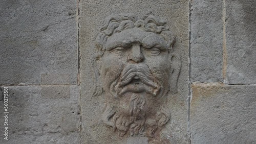 head statue