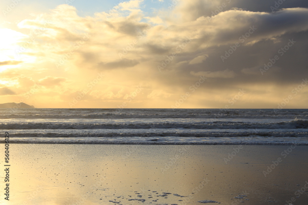 Gorgeous beach horizon sunset background wallpaper screensaver (Inch Beach, Dingle Peninsula, Ireland)