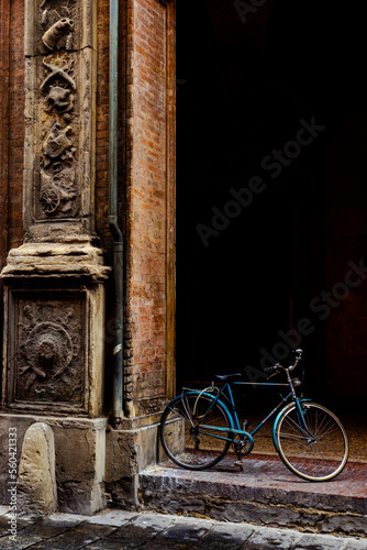 Rower przy murze 