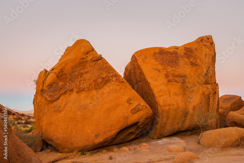 Slika na platnu Huge granite boulders, formed by spheroidal weathering, at sunset, Spitzkoppe Na
