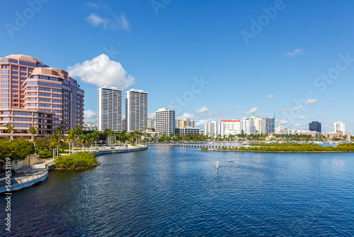Fototapeta Naklejka Na Ścianę i Meble -  Skyline with water in West Palm Beach, USA