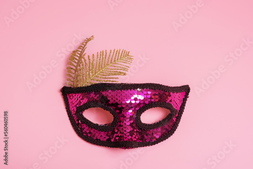 Fotografia Festive face mask for carnival celebration on colored background