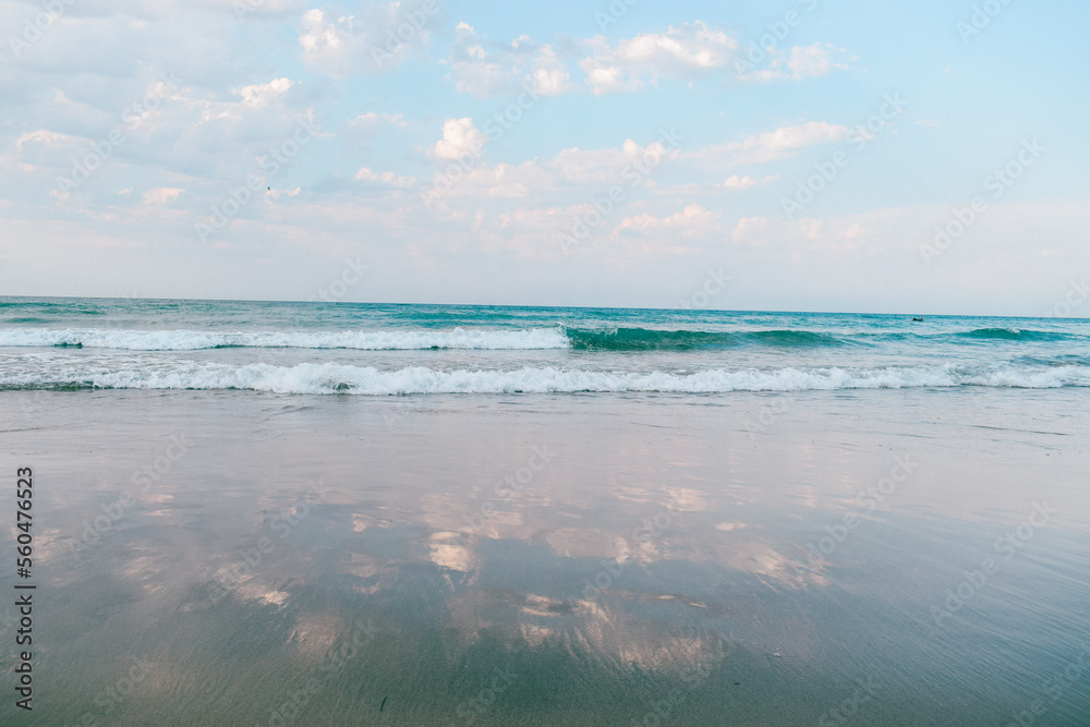 Mar Cantábrico, playa en verano.