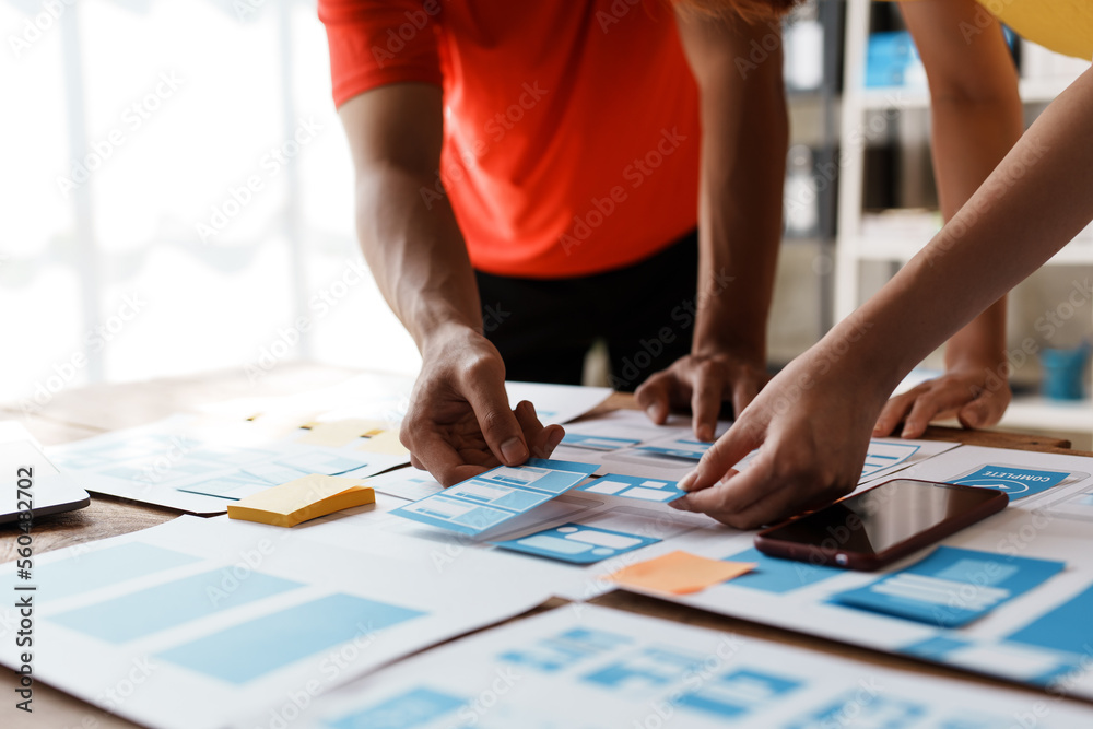 Programmers developing app UX Various application systems in the phone function to make it run more efficiently and stably.