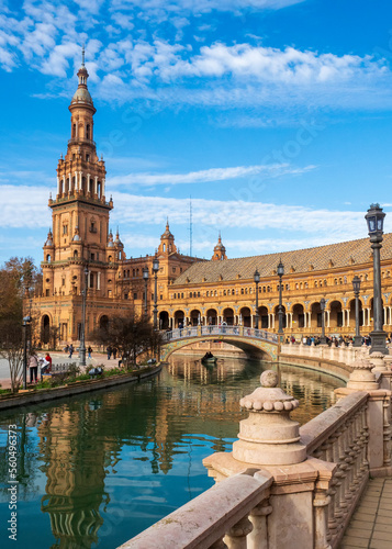 Canal navegable en la Plaza de España de Sevilla