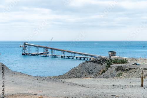 pipeline and conveyor for loading of transport ships